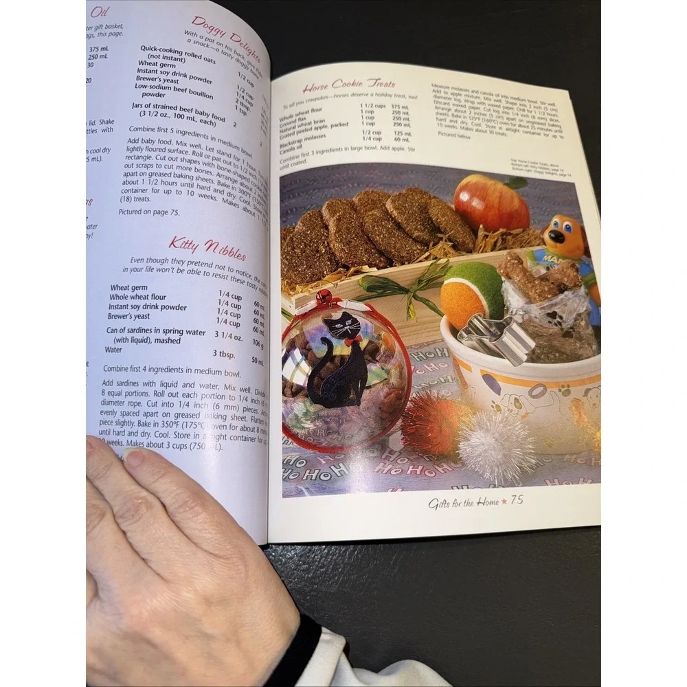 Christmas Gifts from the Kitchen by Jean Paré (2006) Third Printing,‎ First Ed.